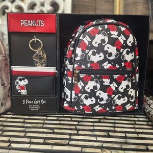 Peanut Snoopy backpack set & snoopy Charlie Brown Funko pop bundle